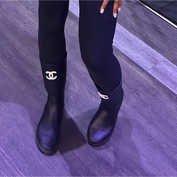 Chanel rain boots - Picture 4 of 8